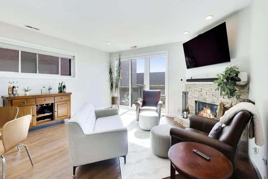 2241 W Roscoe Street #3, Chicago, IL 60618 - #3