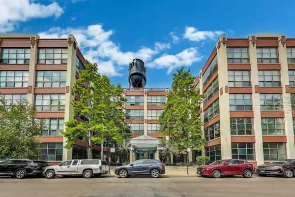 1800 W Roscoe Street #206, Chicago, IL 60657