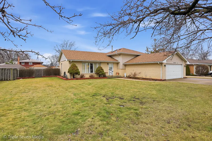 8640 Narragansett Avenue, Burbank, IL 60459 - #2