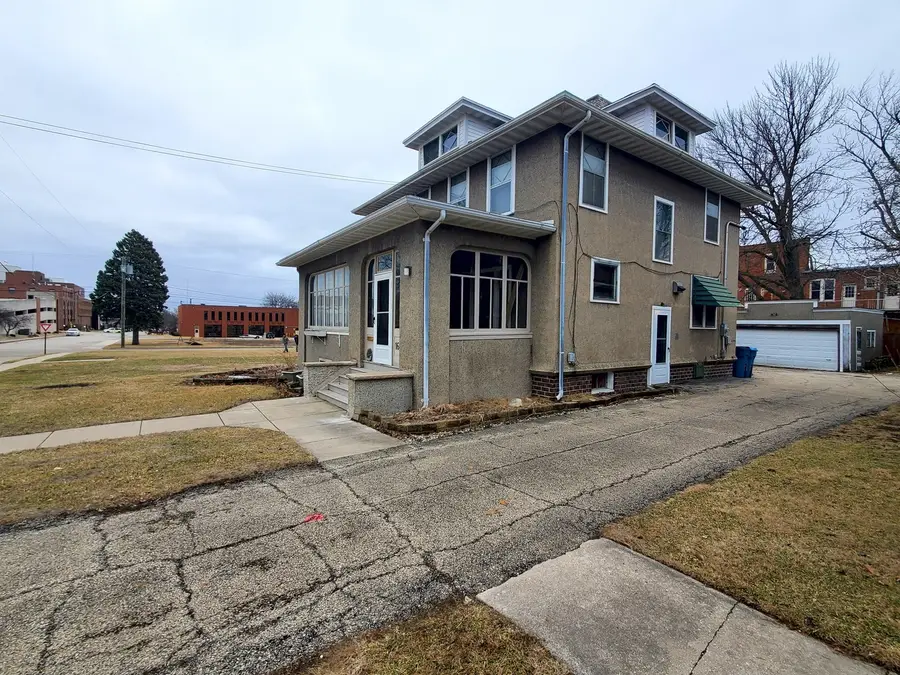 1612 5th Street, Peru, IL 61354 - #3