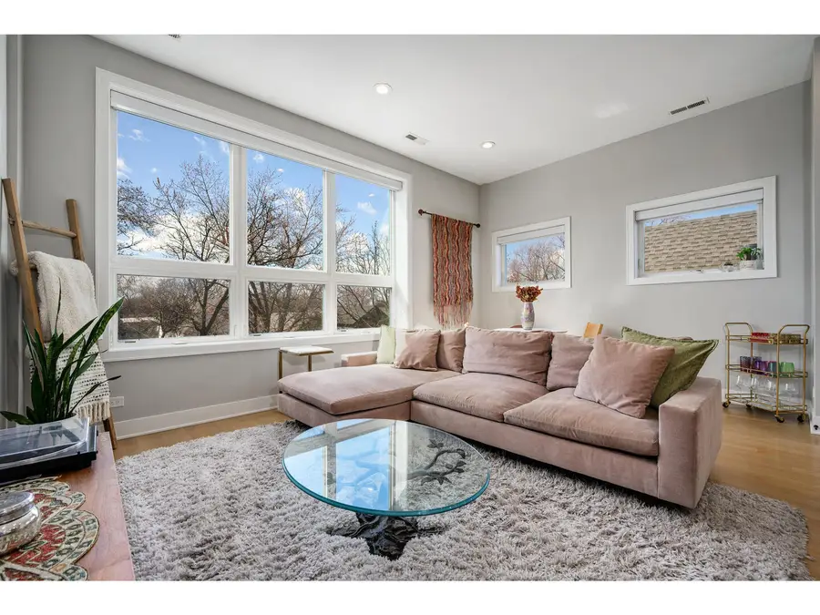 2705 N Hamlin Avenue #3, Chicago, IL 60647 - #3