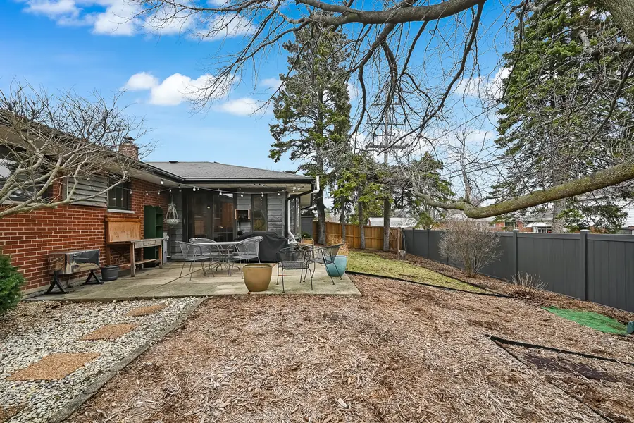 571 Dara James Road, Des Plaines, IL 60016 - #3