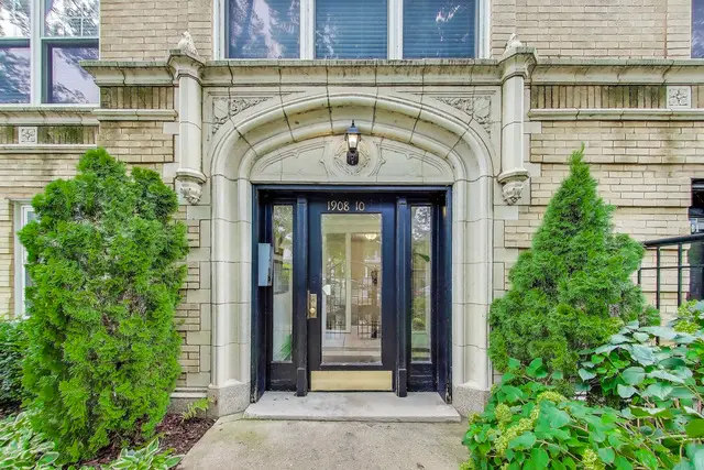 1910 W Chase Avenue #204, Chicago, IL 60626 - #2