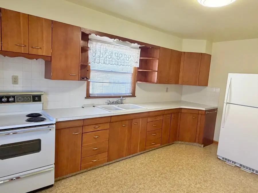 719 12th Street, Peru, IL 61354 - #3