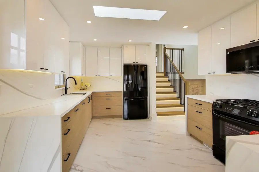 909 S Waverly Place, Mount Prospect, IL 60056 - #3