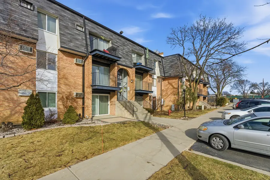 2 E Dundee Quarter Drive #B201, Palatine, IL 60074 - #2