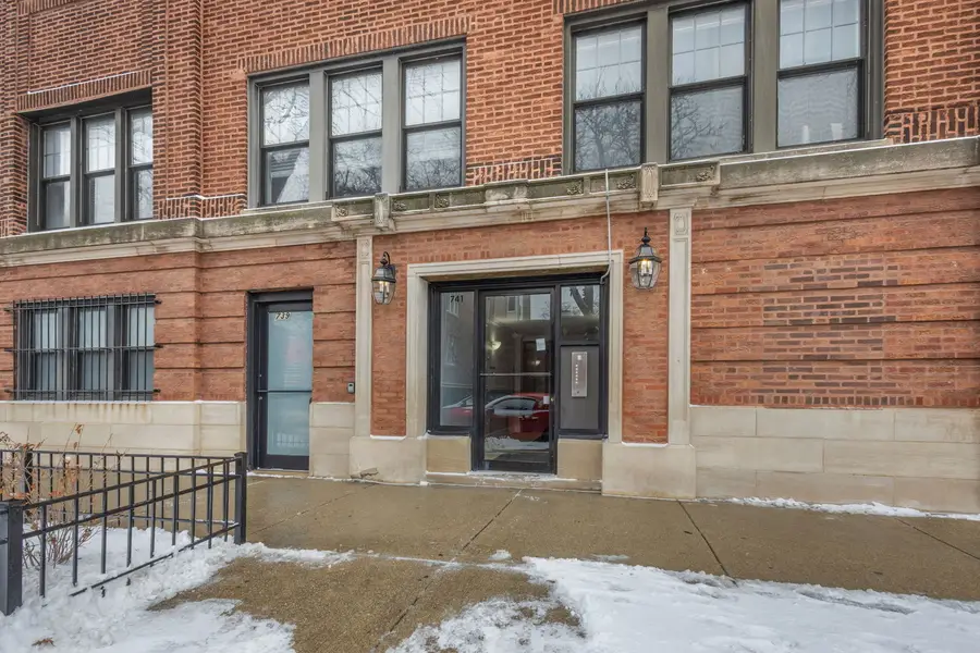 741 W Waveland Avenue #3, Chicago, IL 60613 - #2