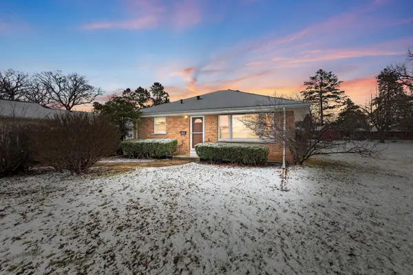 19 N East Avenue, South Elgin, IL 60177