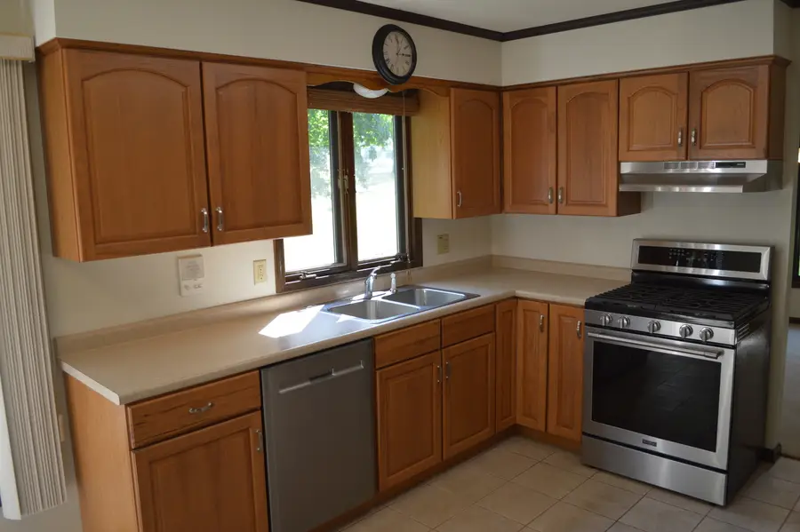 1701 Woodcrest Drive, Saint Anne, IL 60964 - #3