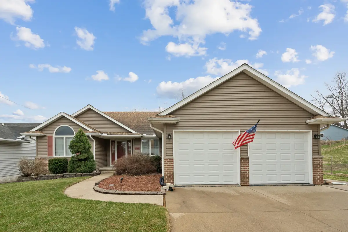 1207 26th Avenue N, Clinton, IA 52732 - #1