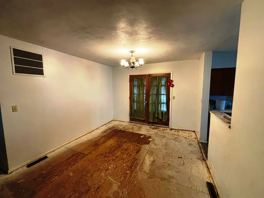 1022 W Boone Street, Salem, IL 62881 - #3