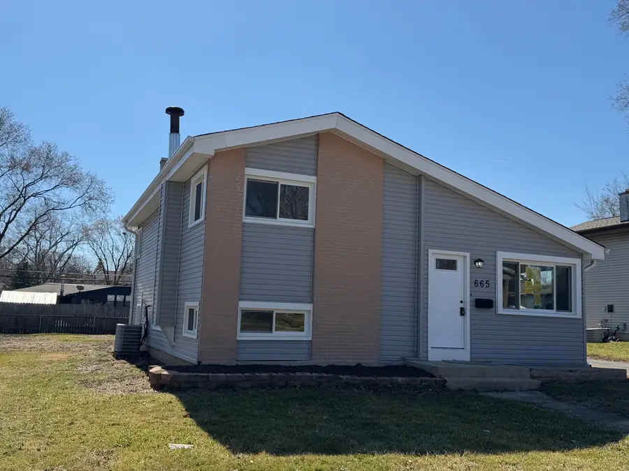 665 Easy Street, Glendale Heights, IL 60139 - #2