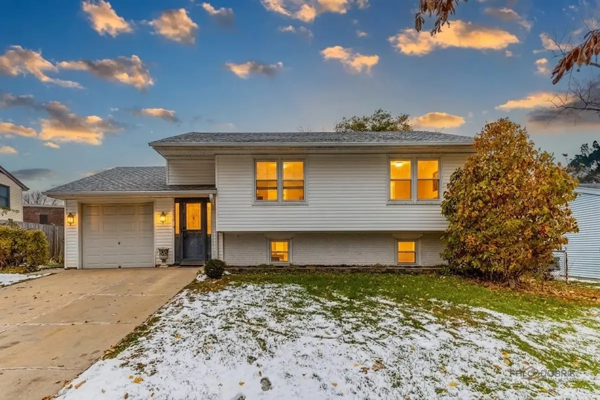 1096 Beechwood Road, Buffalo Grove, IL 60089 - #1