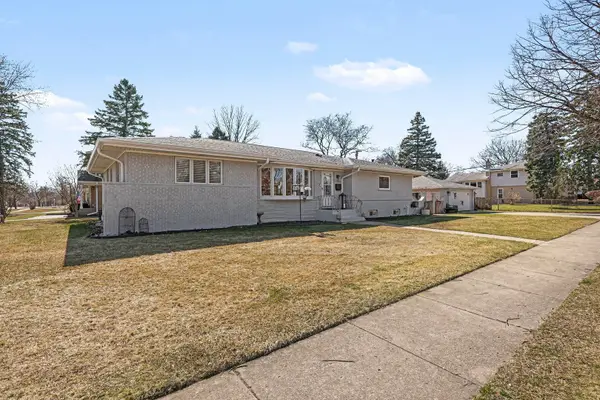 1515 E Oakton Street, Arlington Heights, IL 60004