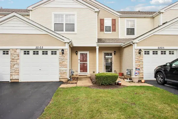 2203 Flagstone Lane #2203, Carpentersville, IL 60110