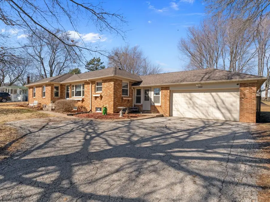 709 W Main Street, Reynolds, IL 61279 - #2