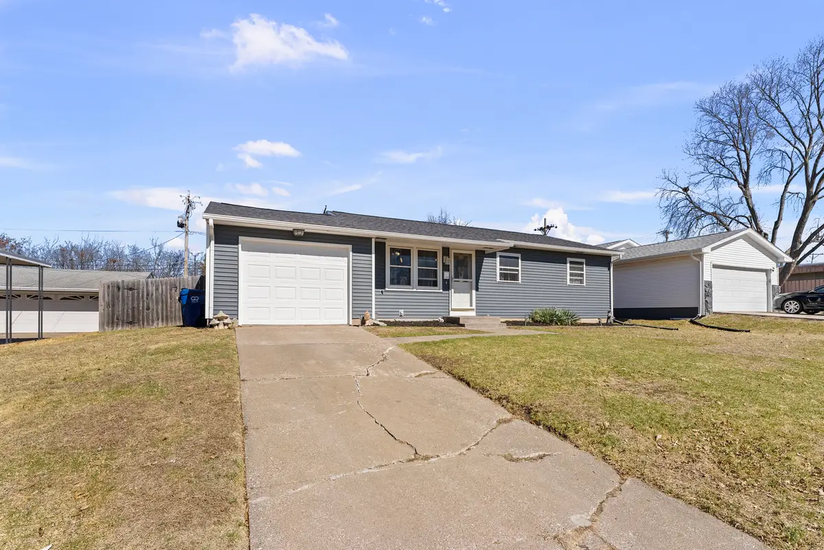 2310 W 38th Place, Davenport, IA 52806 - #1