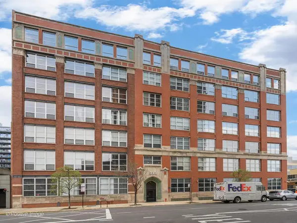 333 S Desplaines Street #302, Chicago, IL 60661