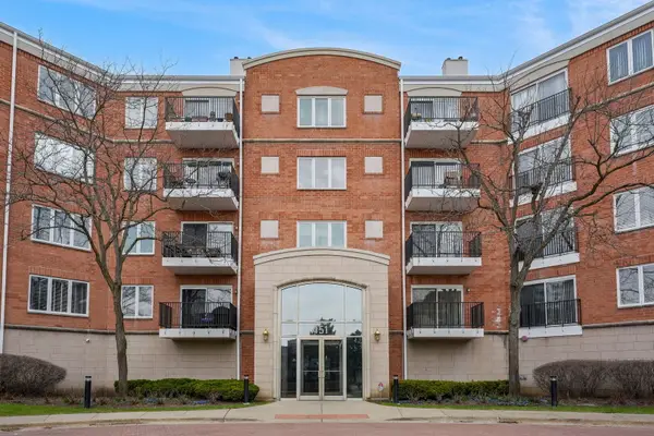451 Town Place Circle #203, Buffalo Grove, IL 60089