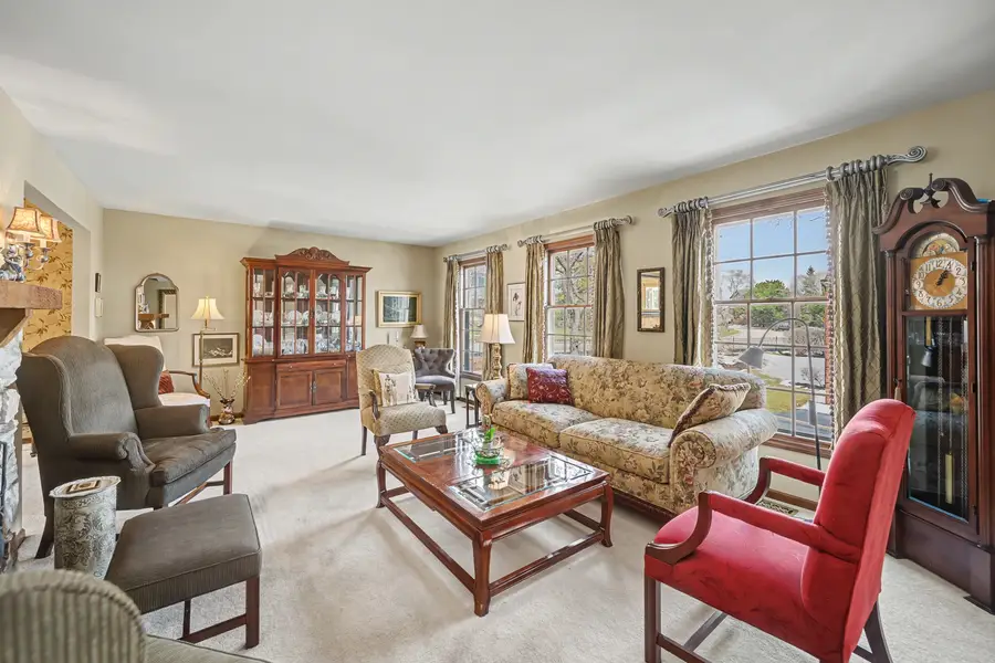 827 N Driveway, Glen Ellyn, IL 60137 - #2