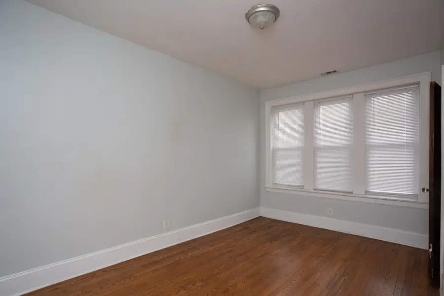 7637 S Phillips Avenue, Chicago, IL 60649 - #3