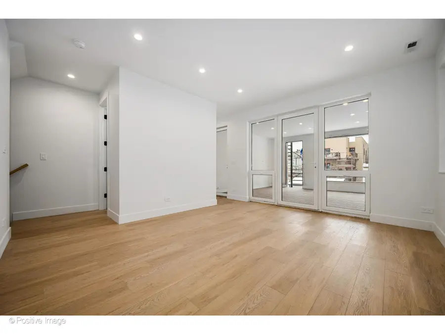 1124 W Addison Street #2, Chicago, IL 60613 - #3