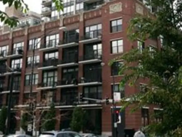 210 S Desplaines Street #P-003, Chicago, IL 60661