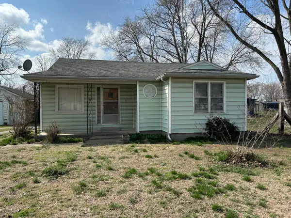 107 Dewolf Street, Odin, IL 62870