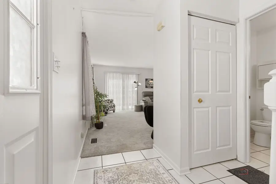 422 Sandhurst Lane, South Elgin, IL 60177 - #3