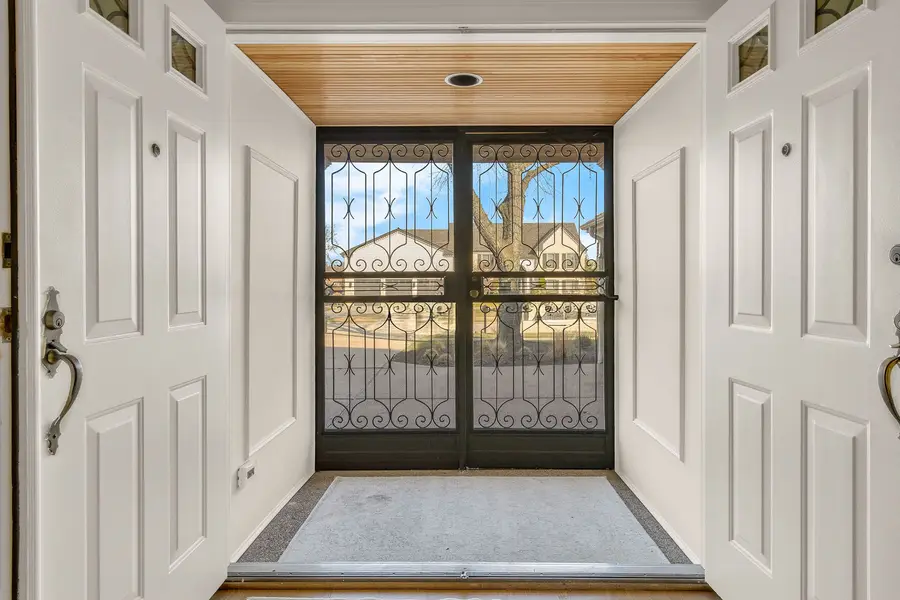 2331 Mohawk Lane, Glenview, IL 60026 - #3