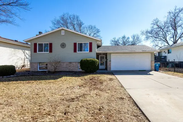 407 W Oak Street, Eldridge, IA 52748