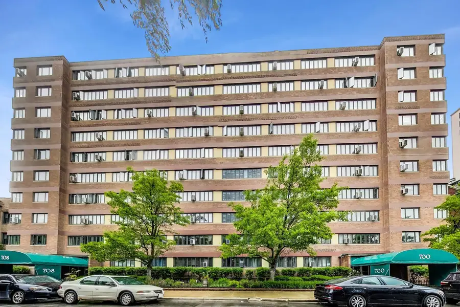 708 W Bittersweet Place #512, Chicago, IL 60613 - #2