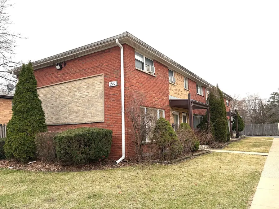 210 Linn Court #D, North Aurora, IL 60542 - #2