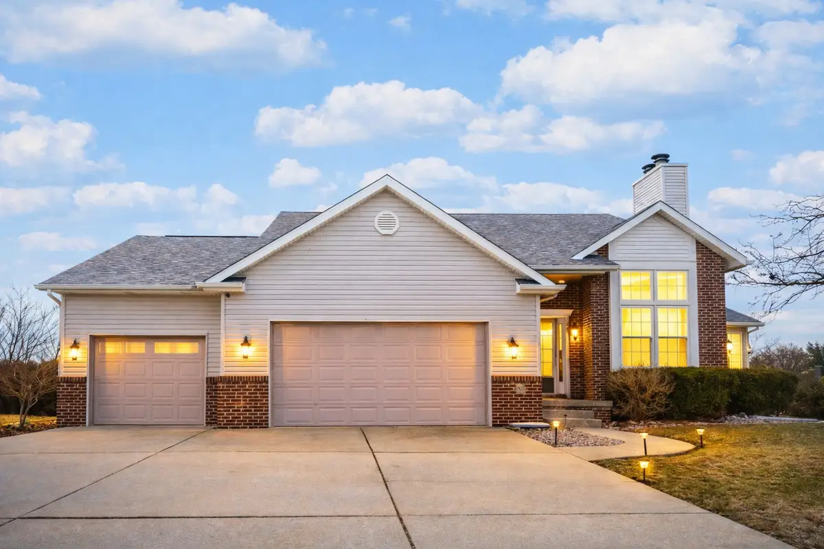 15 Greythorne Circle, Bloomington, IL 61704 - #1