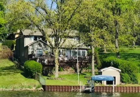 4713 E Lake Shore Drive, Wonder Lake, IL 60097