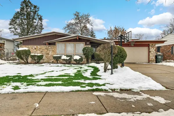 1028 W Strieff Lane, Glenwood, IL 60425