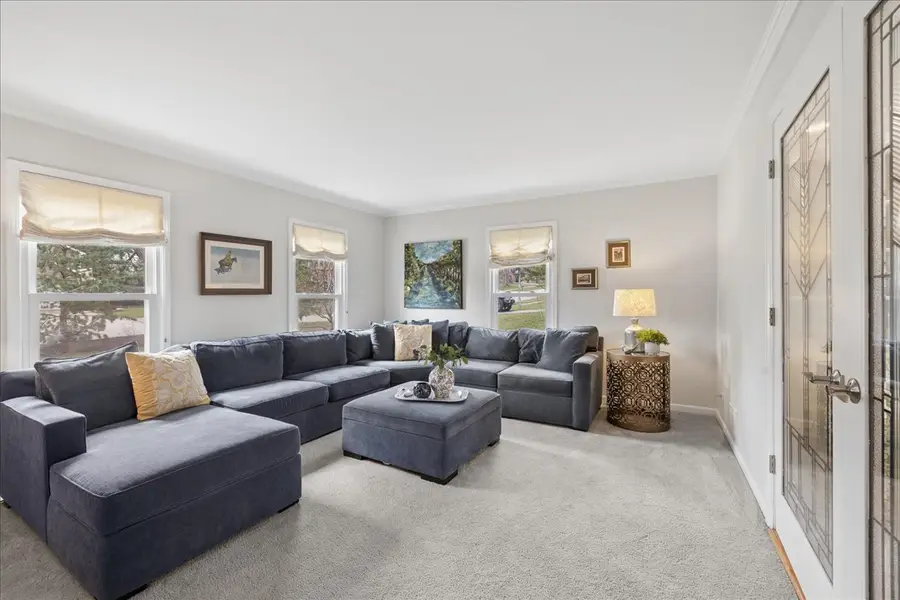 334 E Winchester Road, Libertyville, IL 60048 - #3