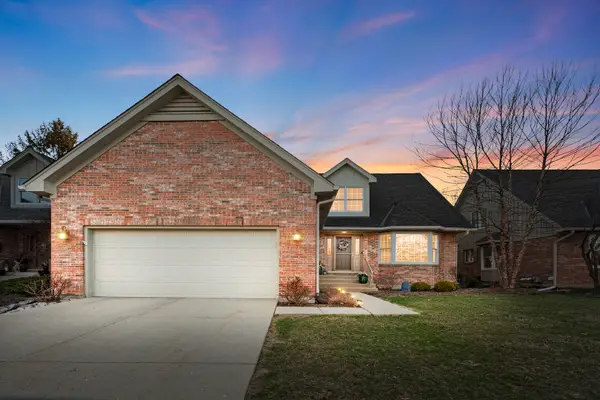 925 Wedgewood Drive, Crystal Lake, IL 60014