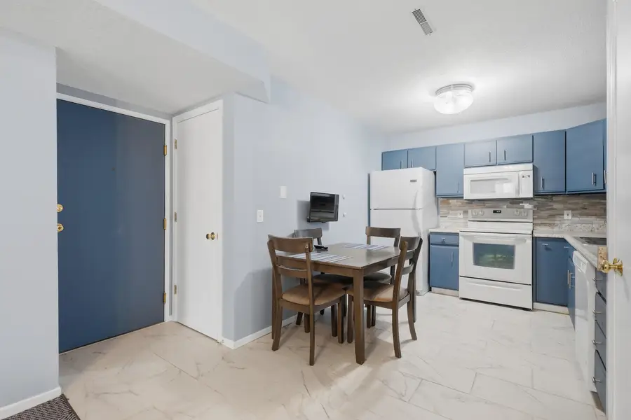 4188 Fairview Drive #2, Bettendorf, IA 52722 - #2