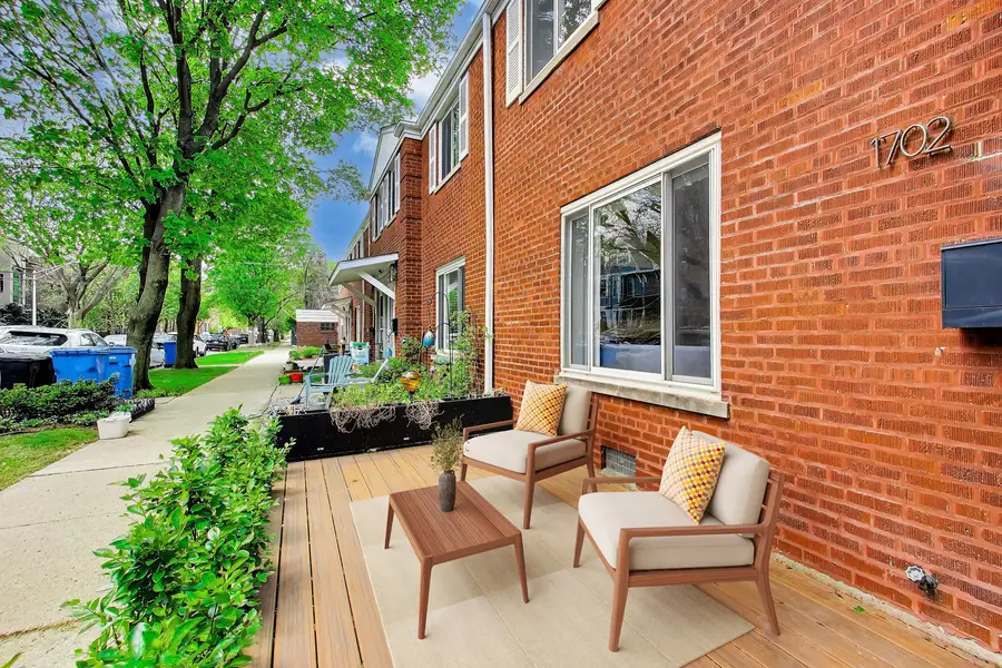 1702 W Belle Plaine Avenue, Chicago, IL 60613 - #2