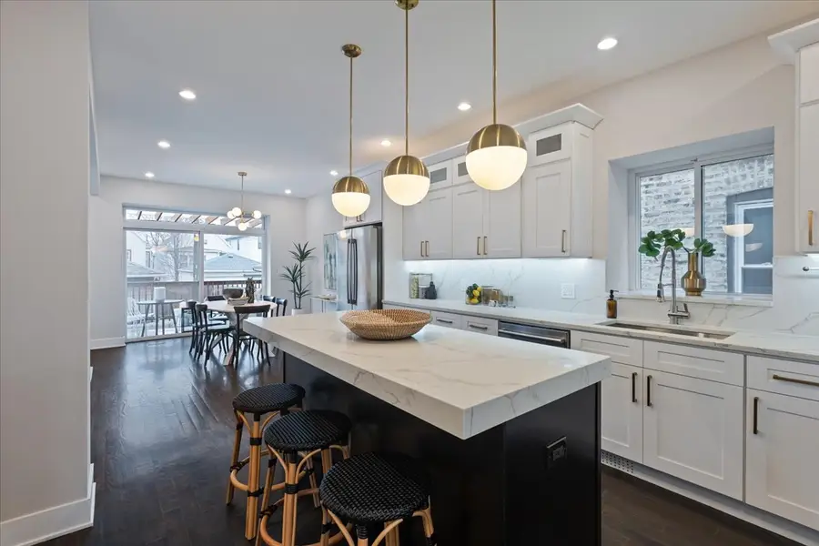 3346 W Cullom Avenue, Chicago, IL 60618 - #2