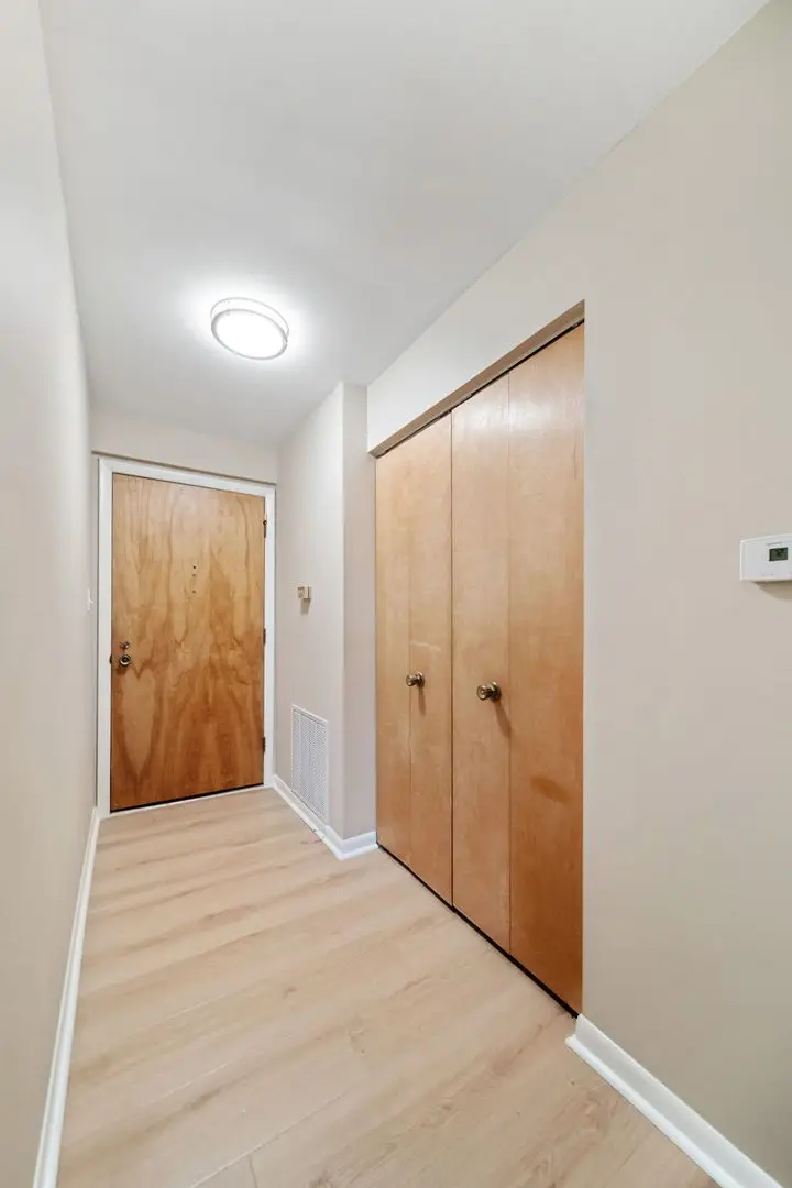 1025 S Fernandez Avenue #4M, Arlington Heights, IL 60005 - #2