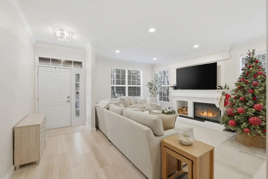 829 Linden Circle, Hoffman Estates, IL 60169 - #3