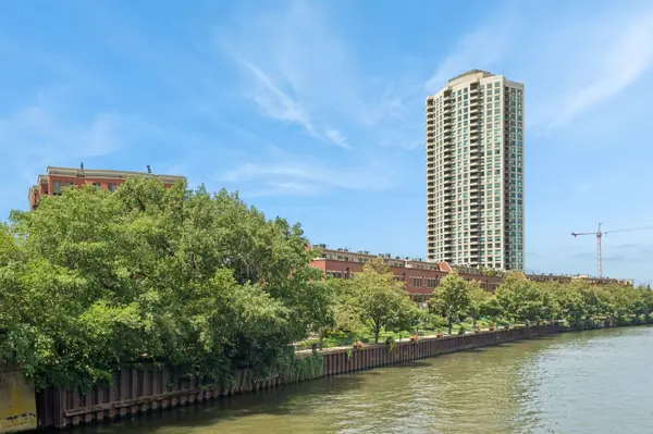 484 N Canal Street, Chicago, IL 60654