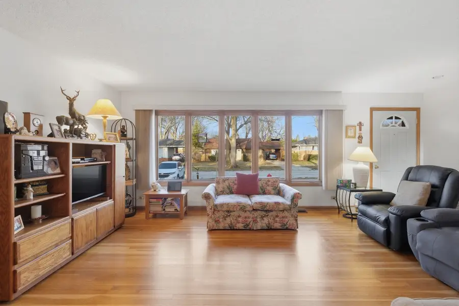 731 N Gibbons Avenue, Arlington Heights, IL 60004 - #3