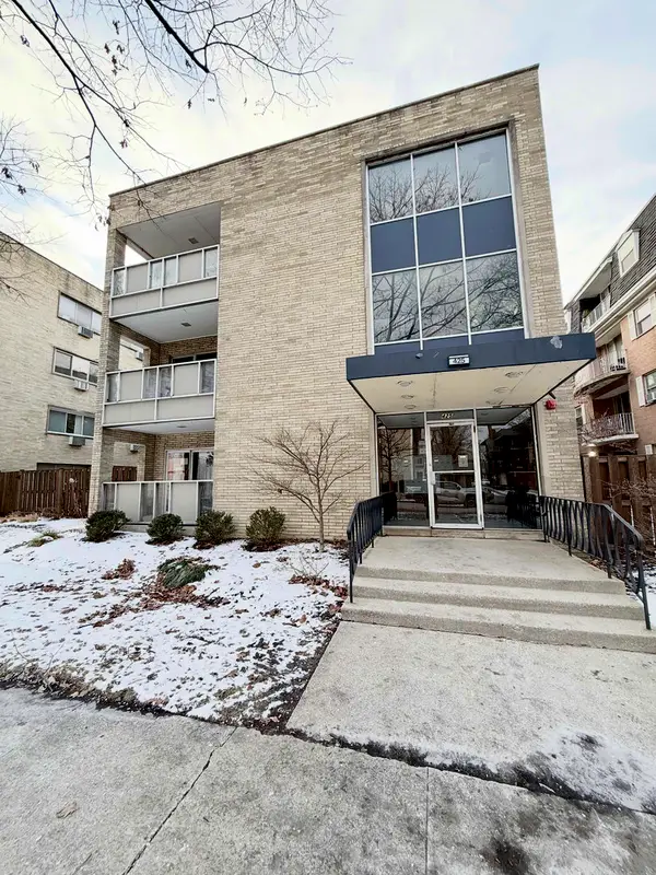 425 Wesley Avenue #102, Oak Park, IL 60302