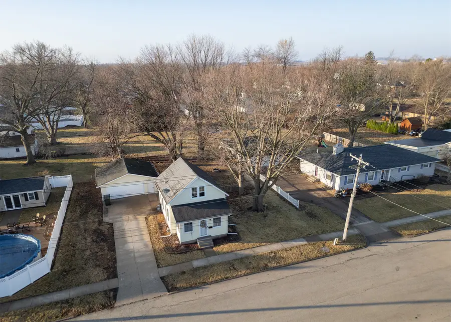 516 W Wells Street, Geneseo, IL 61254 - #3