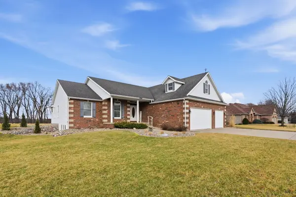 27018 Glynns Creek Court, Eldridge, IA 52748