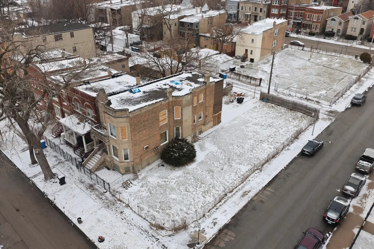 4300 W Gladys Avenue, Chicago, IL 60624 - #1