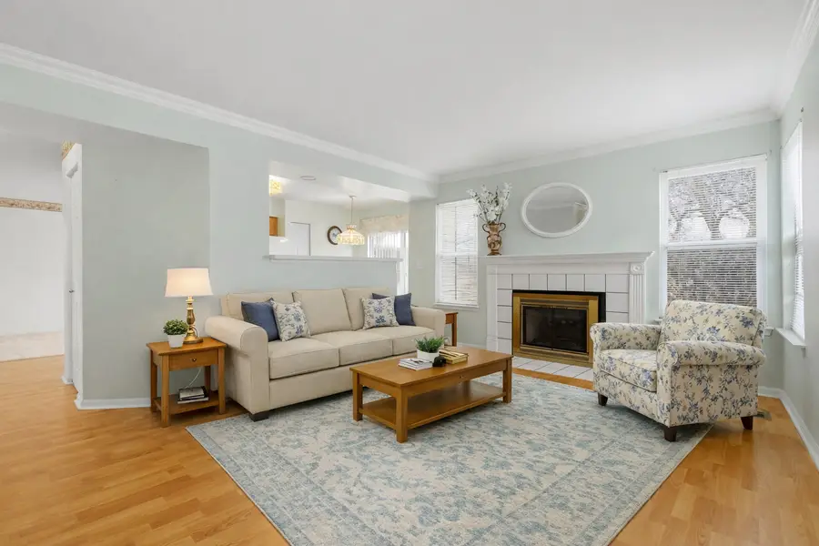 35 S London Court, South Elgin, IL 60177 - #3